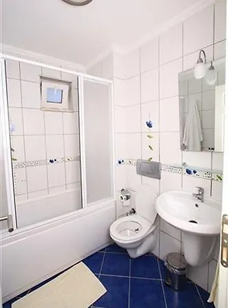 Отель Lakeside Garden Богазычи