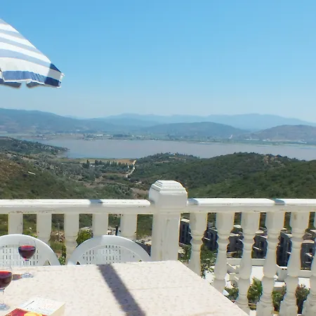 Отель Lakeside Garden *