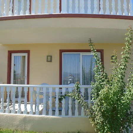 Отель Lakeside Garden Богазычи