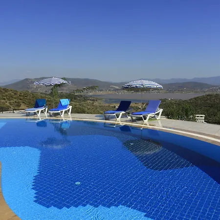 Отель Lakeside Garden *