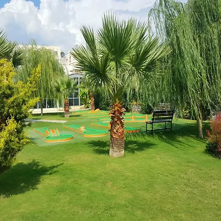 Отель Lakeside Garden *