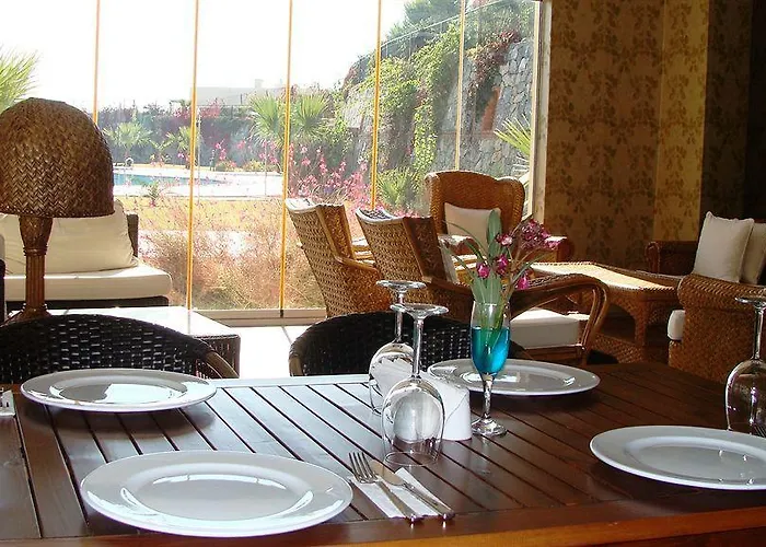 Lakeside Garden Hotel *