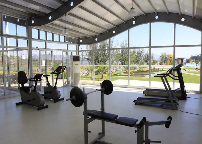 Lakeside Garden Hotel *