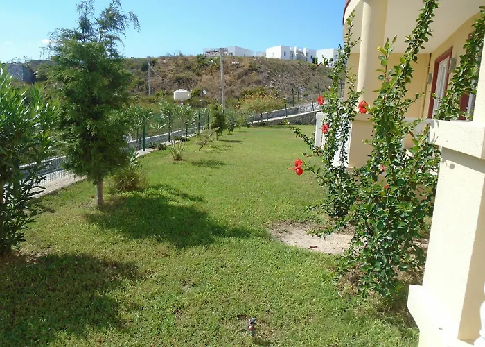 Lakeside Garden Hotel *