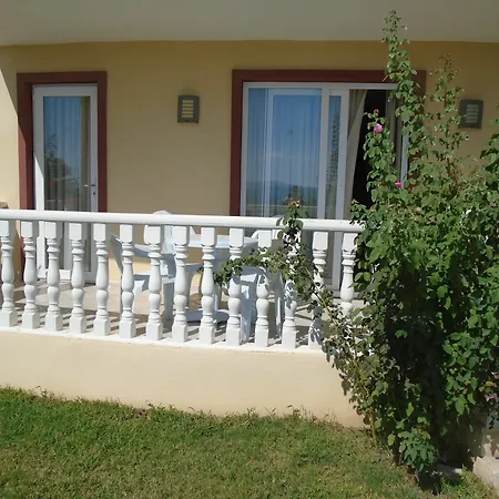 Lakeside Garden Hotel *