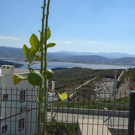 Lakeside Garden Hotel *