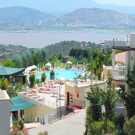 Lakeside Garden Hotel *