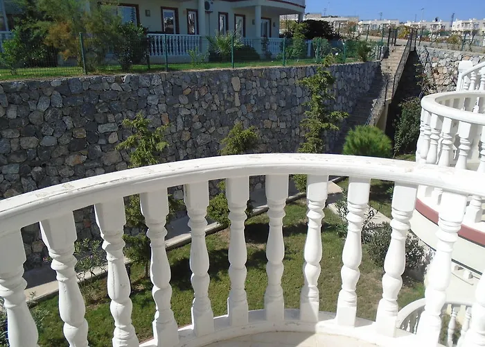 Otel Lakeside Garden *